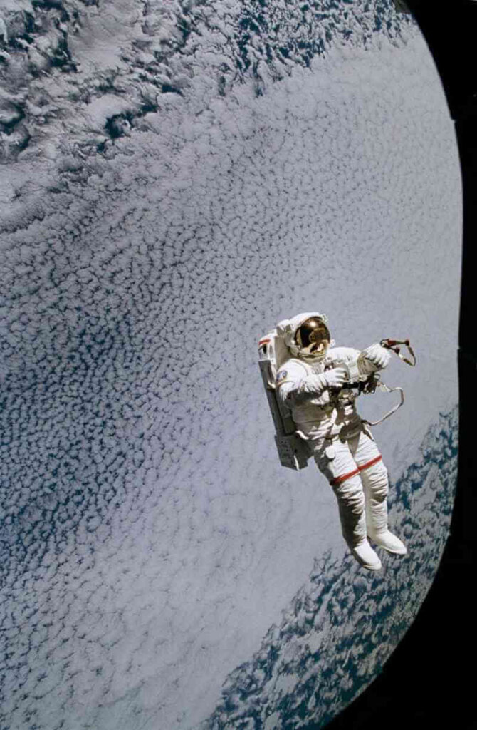 Astronaut floats freely as he tests the SAFER system